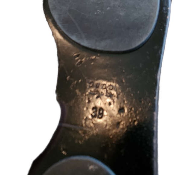 EUC Gucci sandals with gold hardware - Picture 10 of 12